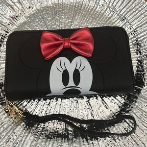 Disney Minnie Mouse Red Bow Clutch (Wallet Tech Pocket)